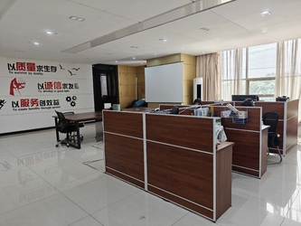 Changzhou Yingchuang Rotomolding Equipment Co,. Ltd línea de producción del fabricante