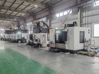 Changzhou Yingchuang Rotomolding Equipment Co,. Ltd línea de producción del fabricante