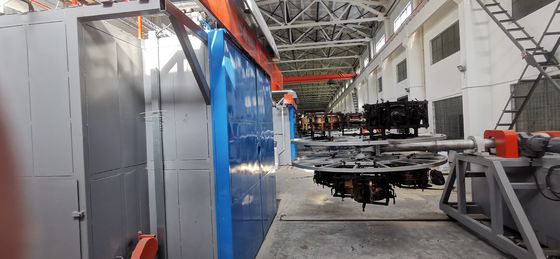 Tiempo de ciclo de 15-30 min Máquina de moldeo rotativo de transbordador con instalación de campo