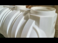 Se vende una máquina para fabricar depósitos sépticos