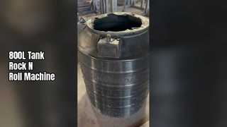 Máquina de rotomoldeo para fabricar tanques de agua de 800 litros